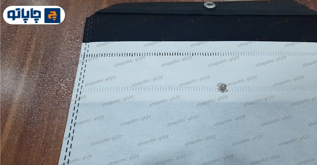 نمای نزدیک پوشه پارچه ای دکمه دار 2 رنگ